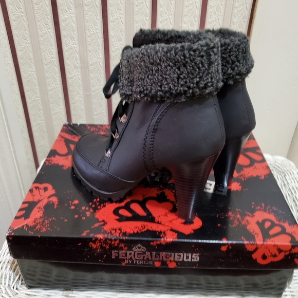 NIB Fergalicious Black Booties 9M - Picture 2 of 5